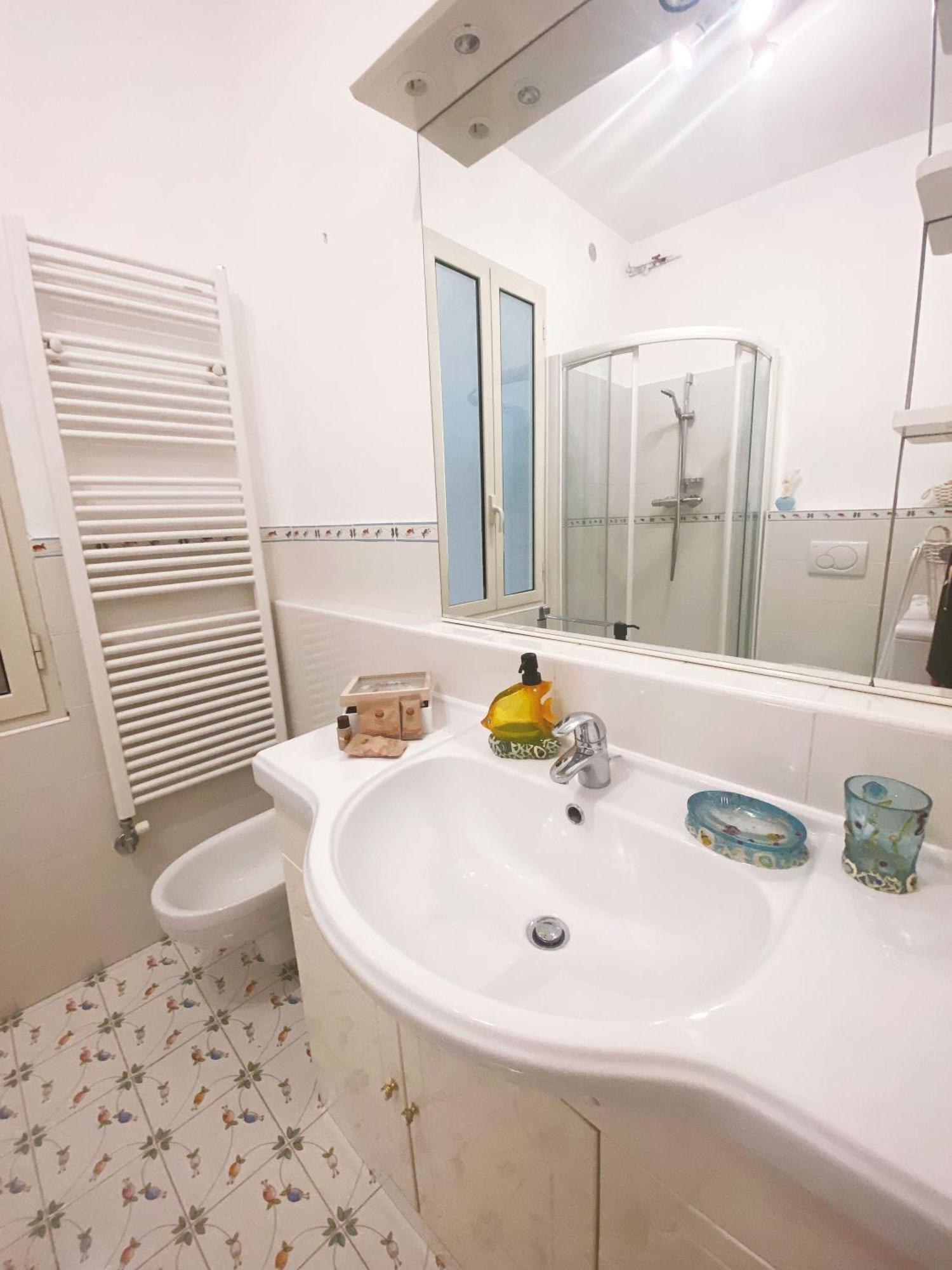Beautiful Renovated Apartment ,Next To The Beach ! Air-C, Free Parking! Nice Exterior foto